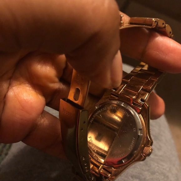 Gold plated women’s Fossil watch - Picture 4 of 6